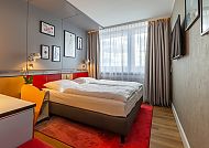 Zimmerbeispiel im NYX Hotel Erfurt, Modernes Zimmer im NYX Hotel Erfurt mit stilvollem Design., Modernes, stilvolles Hotelzimmer im NYX Hotel Erfurt.