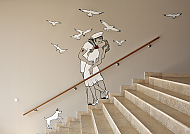 Stilvolle Wandkunst mit Seemann und Frau, umgeben von Möwen.