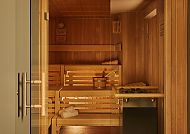 Sauna im Crown Plaza Hamburg, entspannende Atmosphäre.