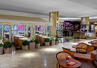 Elegante Sitzmöglichkeiten im Grand Elysée Hotel, Hamburg.