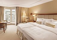 Elegantes Zimmer im Grand Elysée Hotel, Hamburg.