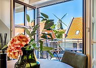 , Gemütliches Apartment mit Blick auf eine Windmühle in Greetsiel., Gemütliche Unterkunft mit Blick auf eine Windmühle in Greetsiel.