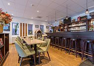 Amrâth Hotel Alkmaar-Hotelbar, Gemütliche Hotelbar im Amrâth Hotel Alkmaar mit stilvollem Ambiente., Gemütliche Hotelbar im Amrâth Hotel Alkmaar.