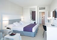 Modernes Zimmer im Hotel Gran Canaria Princess, hell und einladend