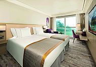 Moderne Kabine mit Blick auf malerische Landschaft