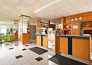 Hotel Achat Monheim Lobby, Moderne Lobby im Hotel Achat Monheim mit freundlicher Atmosphäre.