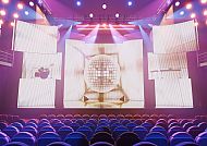 Innenraum Artistical Groove, Bunte Lichter und moderne Bühne im Artistical Groove Theater., Bühne im GROOVE: Artistical-Theater mit spektakulärer Lichtshow.