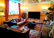 Elegante Hotel Alexa Lobby mit stilvoller Einrichtung.