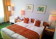 , Gemütliches Doppelzimmer im Hotel Alexa mit stilvollem Design.