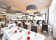 Verona DB Hotel, Elegantes Restaurant im DB Hotel Verona, stilvoll gedeckt., Modernes Restaurant im DB Hotel Verona mit stilvoller Einrichtung.