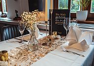 Landhotel Lewitz Mühle, Restaurant, Elegante Tischdekoration im Restaurant des Landhotel Lewitz Mühle., Elegante Tischdekoration im Landhotel Lewitz Mühle Restaurant.