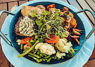 Landhotel Lewitz Mühle, Kulinarik, Frisches, buntes Gericht im Landhotel Lewitz Mühle., Kulinarische Vielfalt im Landhotel Lewitz Mühle genießen., Kulinarische Vielfalt im Landhotel Lewitz Mühle, frisch und bunt.