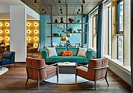 Flesslers Lenggries, Lobby, Moderne Lobby im Flesslers Lenggries Hotel mit stilvollem Design.