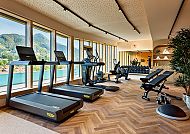 Flesslers Lenggries, Fitness, Modernes Fitnessstudio mit Bergblick im Flesslers Lenggries Hotel.