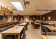 Modernes Restaurant mit stilvoller, gemütlicher Einrichtung