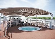 MS Rousse Prestige Sundeck, Sonnendeck der MS Rousse Prestige mit Whirlpool und Überdachung.