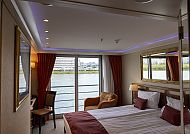 MS VistaBaroness Kabinenbeispiel, Elegante Kabine auf der MS VistaBaroness mit Flussblick.