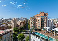 ,Hotel JS Palma Plaza mit Dachterrasse und Pool in sonniger Stadtansicht