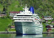 MS Amadea im malerischen norwegischen Fjord