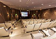 Innen Kino MS Amadea, Modernes Kino an Bord der MS Amadea mit bequemen Sitzen.