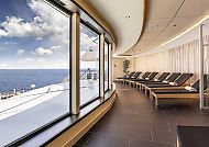 Entspannender Spa-Bereich auf der MS Amadea mit Meerblick