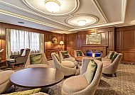 Gemütliche Bibliothek auf der MS Amadea.