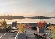 Resort Mark Brandenburg Saunadeck mit Seeblick