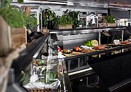 DFDS Fähren, Kulinarik, Frisches Buffet mit Kräutern und Gemüse auf DFDS Fähren.