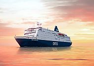 DFDS Fähren, King Seaways, DFDS Fähre King Seaways bei Sonnenuntergang auf ruhiger See.