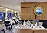 , Elegantes Restaurant auf der Kreuzfahrt 'MS Lisabelle'., Elegantes Restaurant auf der 'MS Lisabelle' mit stilvoller Deko.