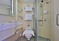 , Modernes Badezimmer auf der MS Lisabelle, stilvoll und funktional.