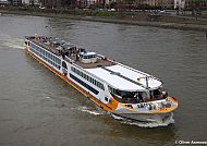 MS VistaRio unterwegs auf dem Rhein, MS VISTARIO auf dem Rhein, elegante Flusskreuzfahrt., MS VistaRio auf dem Rhein bei einer gemütlichen Kreuzfahrt.