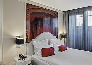 Titanic Gendarmenmarkt, Zimmerbeispiel, Elegantes Hotelzimmer im Titanic Gendarmenmarkt Berlin.