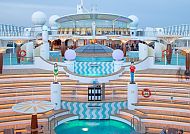 AIDAluna Sonnendeck, Sonnendeck der AIDAluna mit Pool und entspannter Atmosphäre., Sonnendeck der AIDAluna mit Pools und entspannter Atmosphäre.