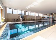 Hotel IV Jahreszeiten Zingst, Pool, Moderner Innenpool im Hotel IV Jahreszeiten Zingst.