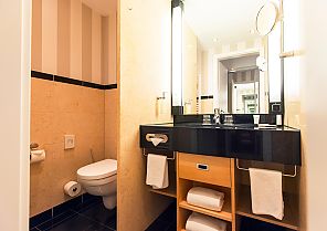 Hotel IV Jahreszeiten Zingst, Zimmerbeispiel Bad