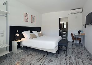 Hotel Le Neliö, Doppelzimmer, Modernes Doppelzimmer im Hotel Le Néliö Aix-les-Milles.