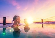 Hotel Sokos Bomba, Wellness, Entspannung im Whirlpool bei Sonnenuntergang im Hotel Sokos Bomba.