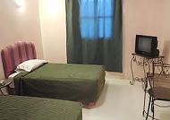 Palms Hotel, Beispielzimmer, Gemütliches Hotelzimmer mit zwei Betten und klassischem Dekor., Gemütliches Zimmer im 4*-Hotels Marokko mit zwei Betten.