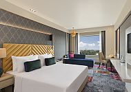Grand Mercure Hotel, Beispielzimmer, Modernes Hotelzimmer im Grand Mercure mit eleganter Einrichtung.