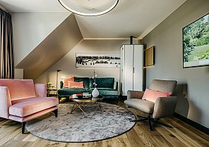 Landhaus Stricker, Zimmerbeispiel, Elegantes Zimmer im Sylt Landhaus Stricker mit stilvoller Einrichtung.