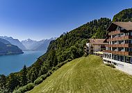 Bellevue Seelisberg, Außenansicht, Bellevue Seelisberg mit Blick auf See und Berge, Hotels Bahnrundreise.