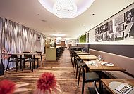 Hotel Kreuz Bern, Bärenhöfli, Elegantes Restaurantinterieur im Hotel Kreuz Bern, Bärenhöfli.