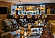 Dorint Hotel Bonn, Bar, Elegante Bar im Dorint Hotel Bonn mit stilvoller Beleuchtung.
