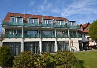 Parkhotel zum Stern, Außenansicht, Parkhotel Zum Stern, moderne Außenansicht mit Balkonen und Garten.
