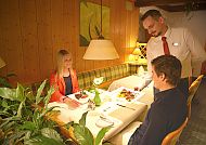 Parkhotel zum Stern, Restaurant, Gemütliches Abendessen im Parkhotel Zum Stern Restaurant.