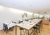 Hotel Kreuz Bern, Frühstücksbereich, Moderner Frühstücksbereich im Hotel Kreuz Bern.